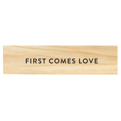 Estudio de diseño de Santa Bárbara de Creative Brands - Caja de madera con bolígrafo de gemas - First Comes Love