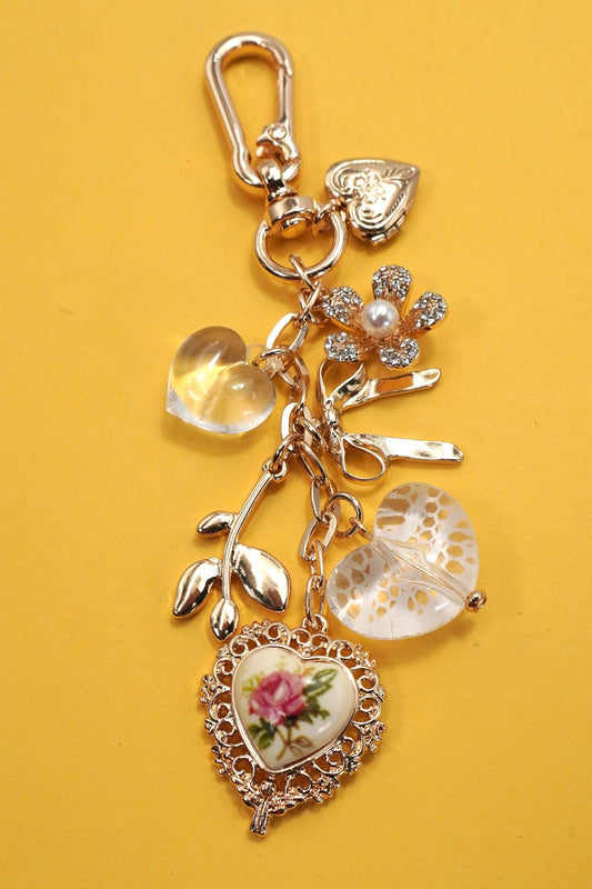 JOSSLYN de wall to wall - Charm floral para bolso con forma de corazón de encaje de porcelana | 80K047