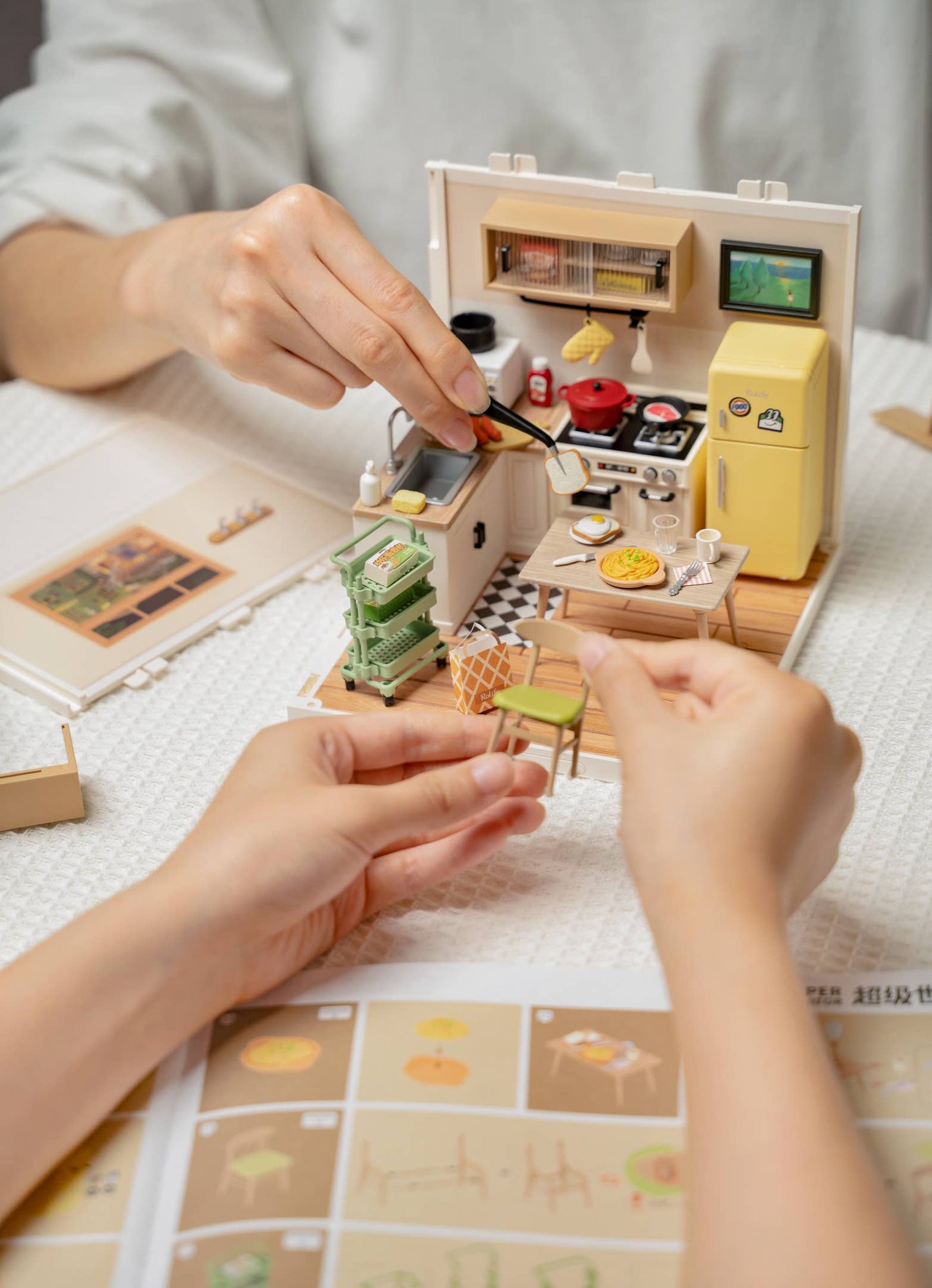 Hands Craft - DIY Miniature House Kit: Happy Meals Kitchen