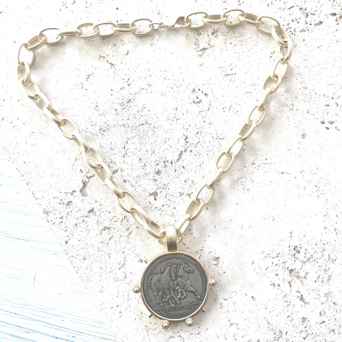 VB&amp;CO Designs - Joyería artesanal con monedas de caballo, estilo rodeo occidental, Bélgica