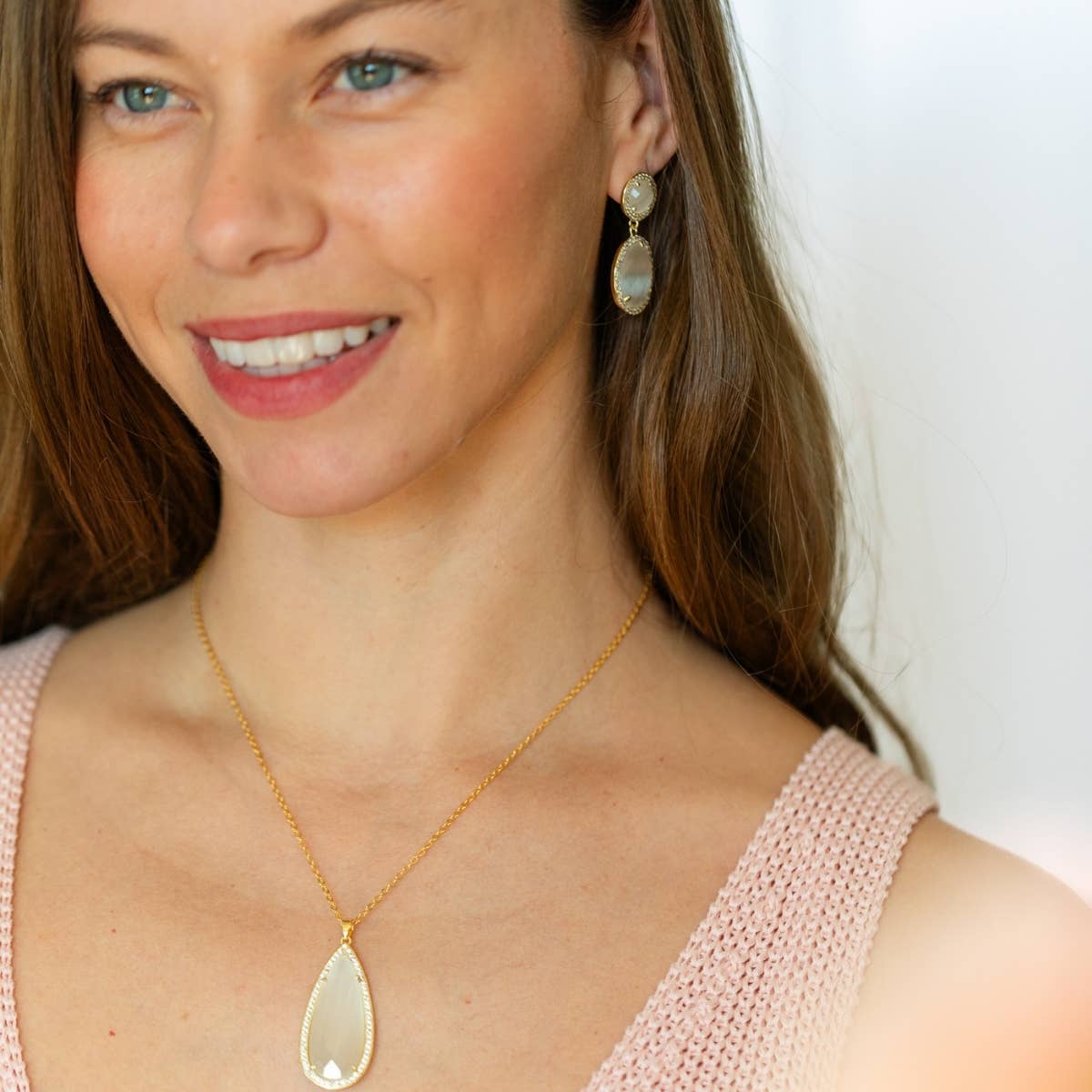 Long Shimmer Stone Pendant Necklace