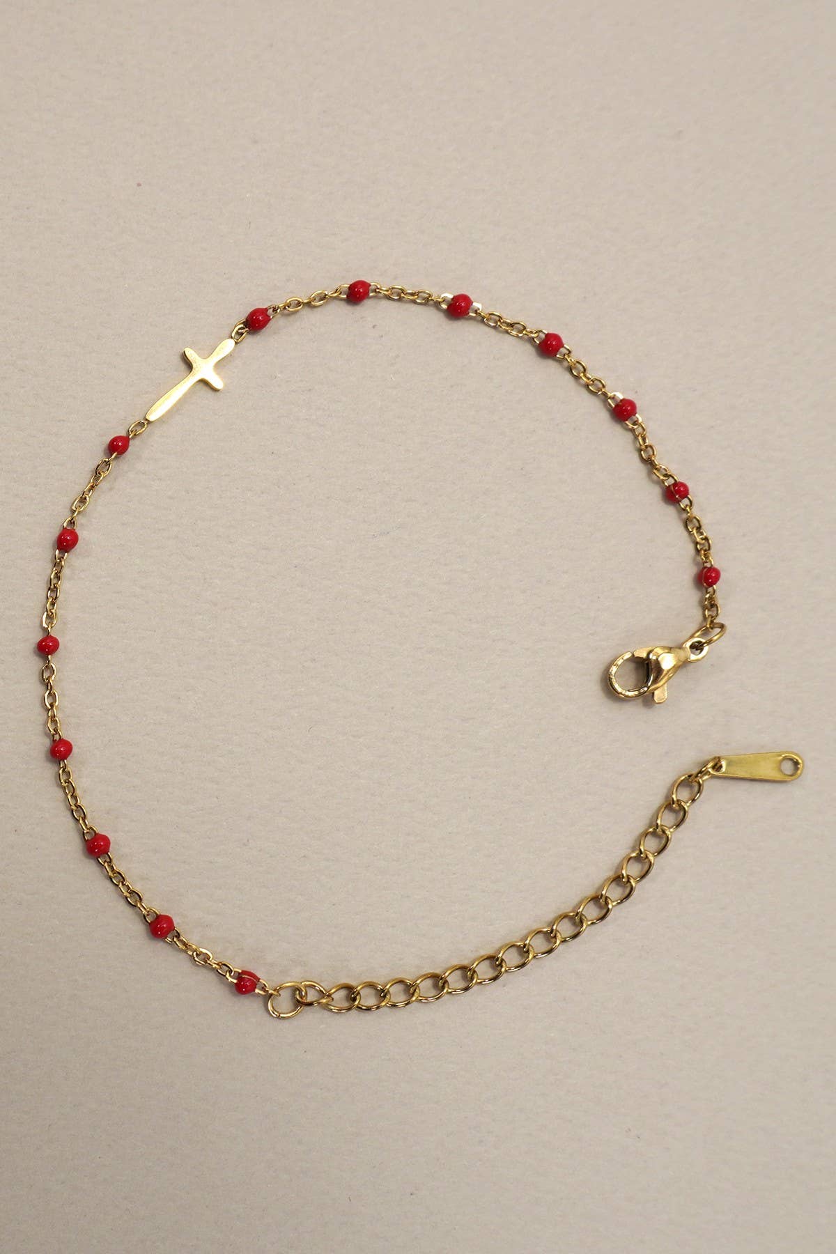 JOSSLYN de wall to wall - PULSERA CON CRUZ DE ACERO INOXIDABLE DE 18 QUILATES SIN DESLUSTRACIÓN | 40B5176