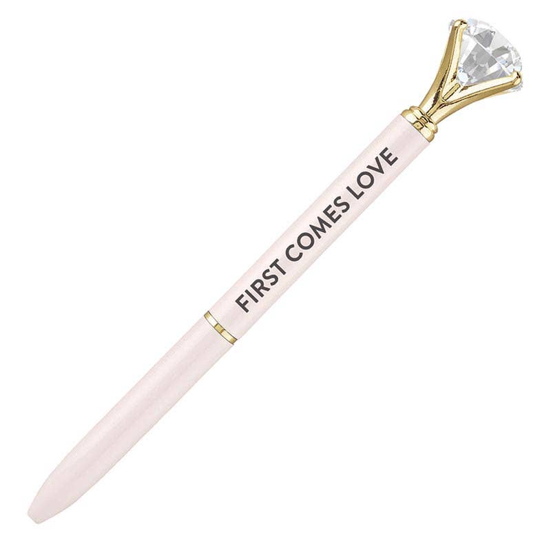 Estudio de diseño de Santa Bárbara de Creative Brands - Caja de madera con bolígrafo de gemas - First Comes Love