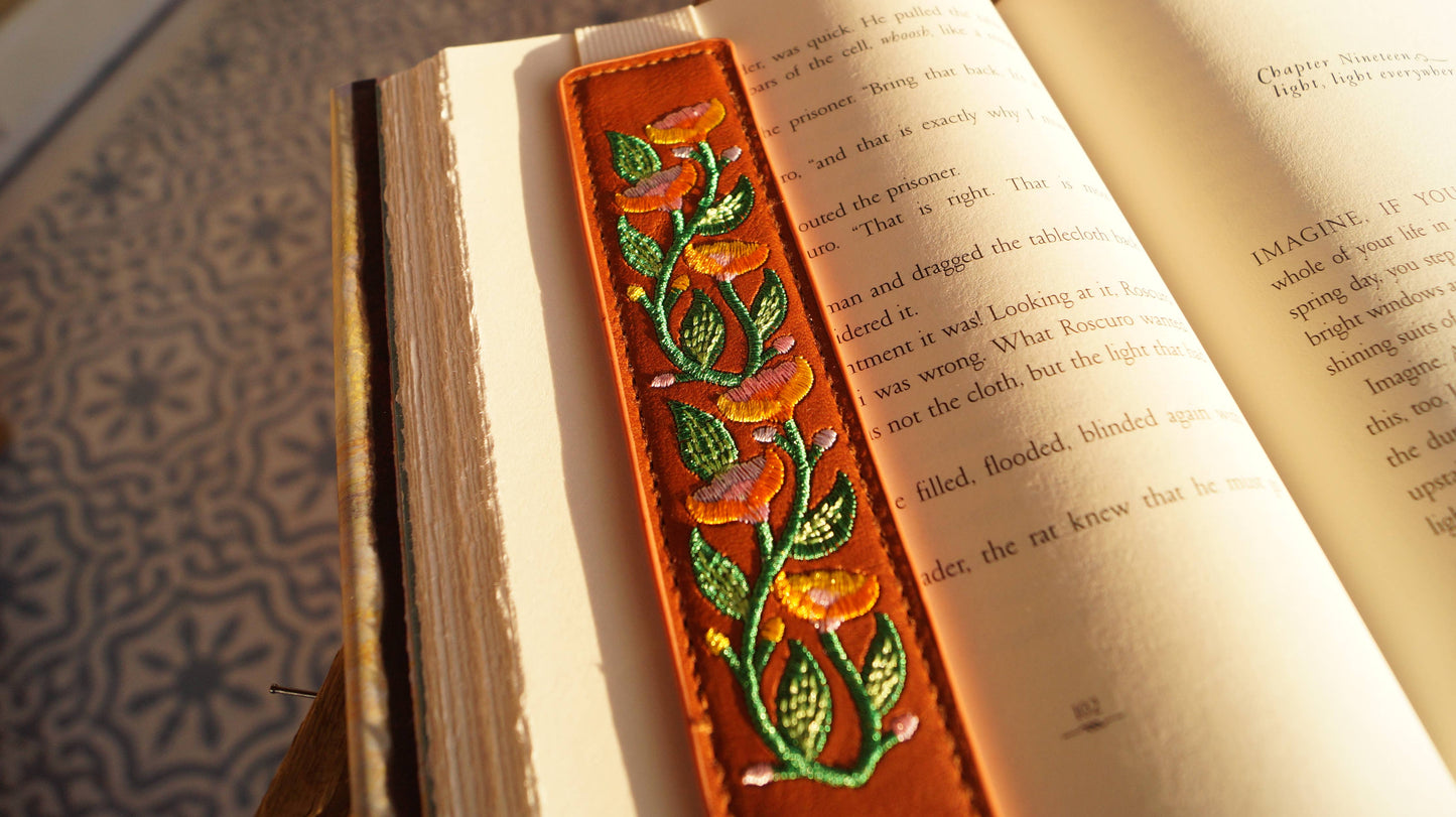 Moline Vine - Embroidered Elastic Bookmark
