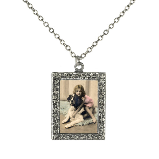 Frame Neckl: Girl/St. Bernard