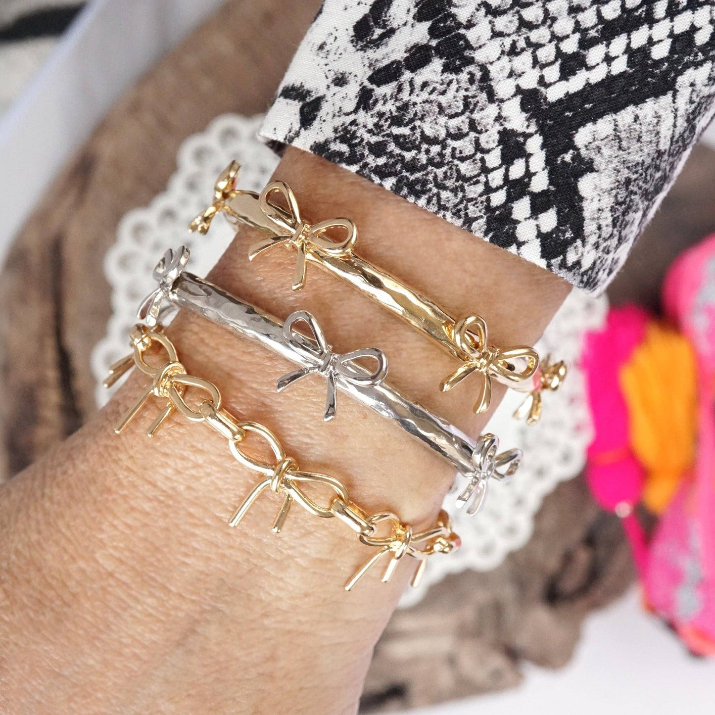 PennyLine inc - Bow Link Bracelet Gold Tone