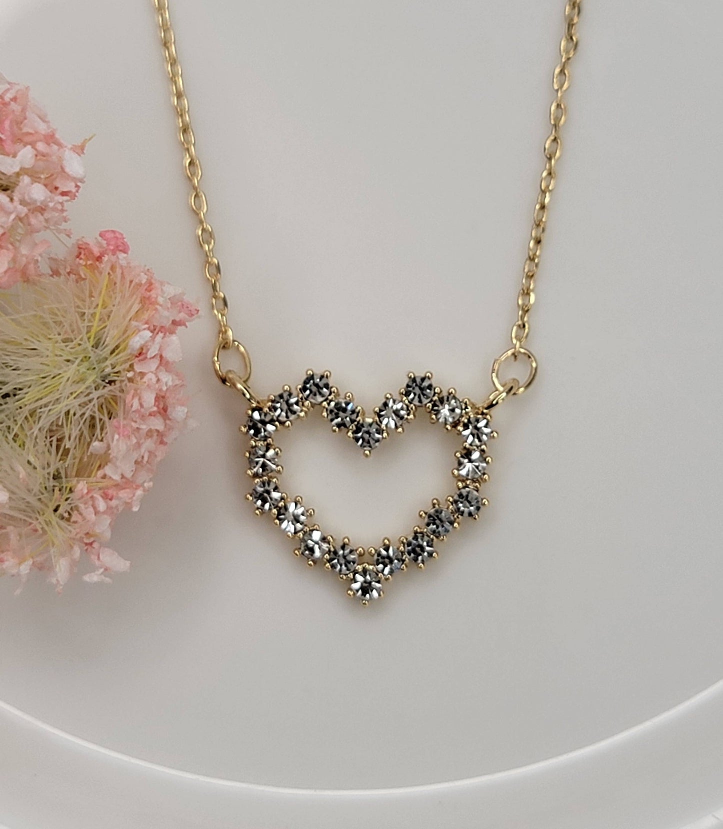 DELICATE HEART NECKLACE