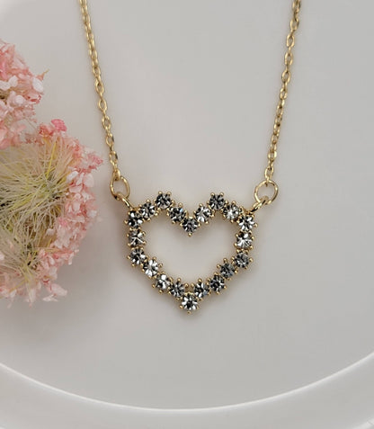DELICATE HEART NECKLACE