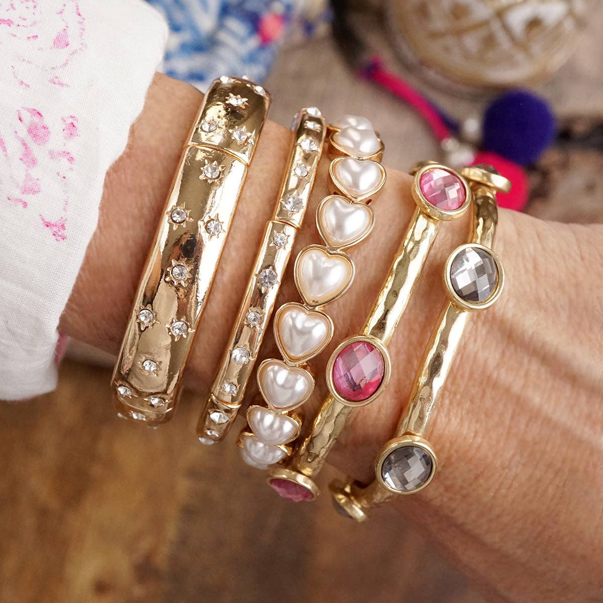 PennyLine inc - Sweetheart Shine – Gold Stretchy Bangle with Pearl Hearts