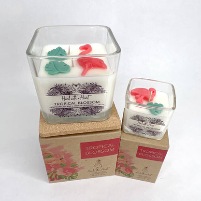 Vela de cera de soja con flores tropicales