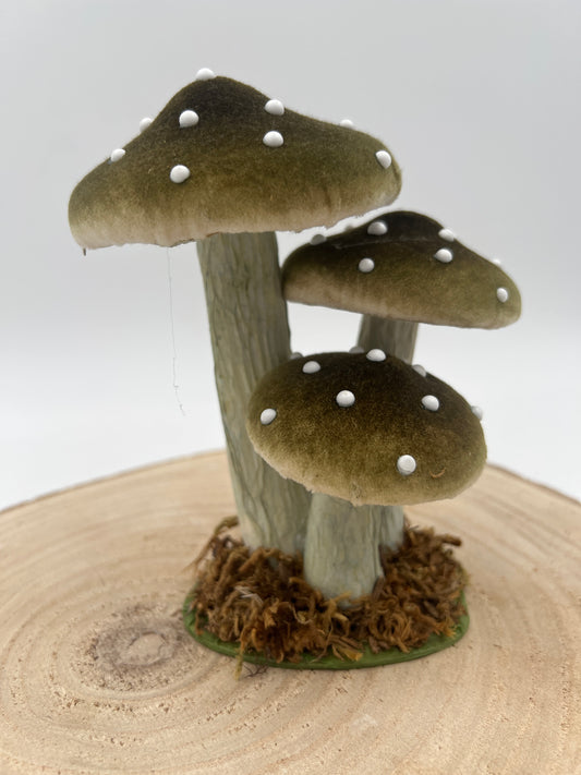 Figurita de seta de terciopelo verde