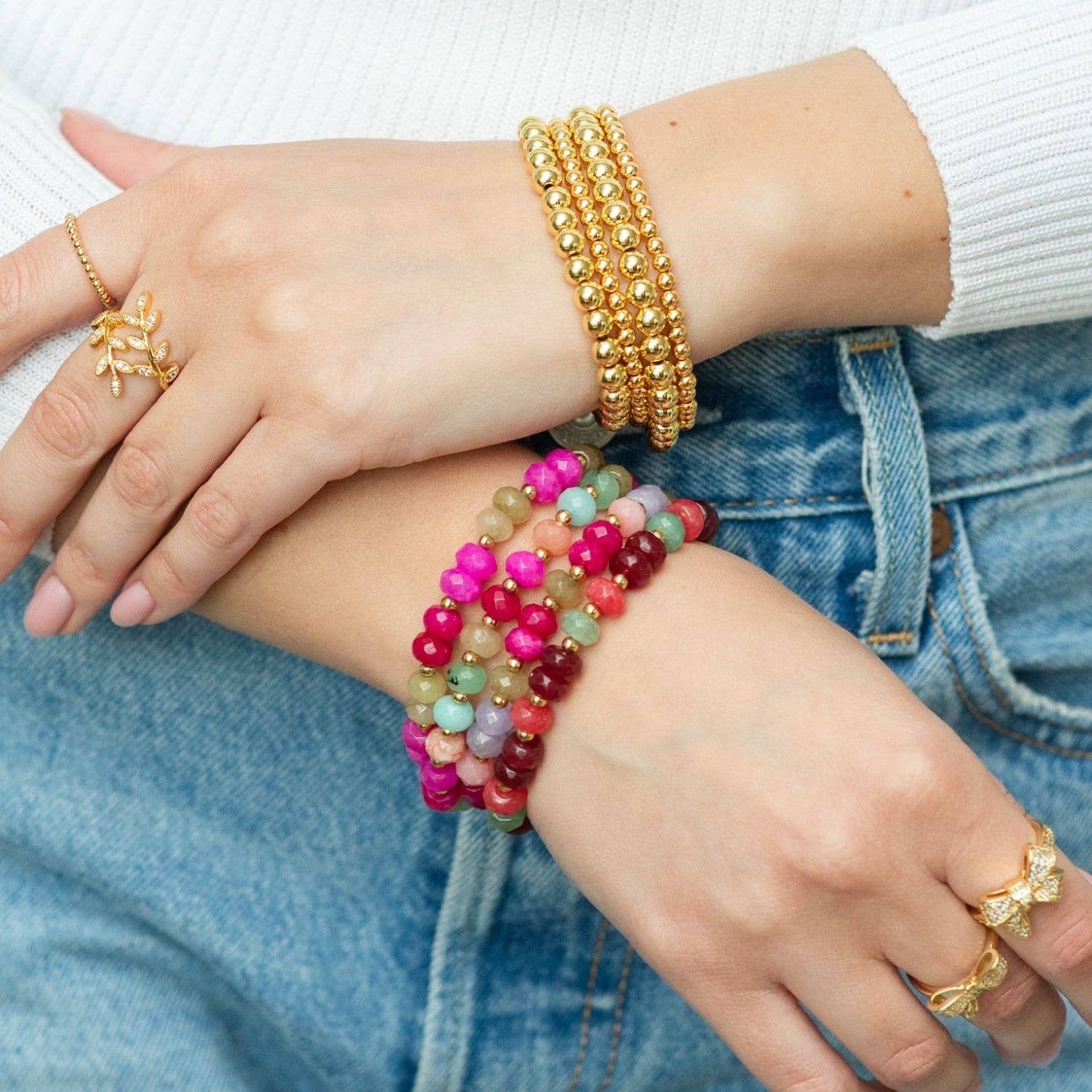 Iris espléndido - Juego de 8 pulseras de piedras grandes con detalles de cuentas doradas