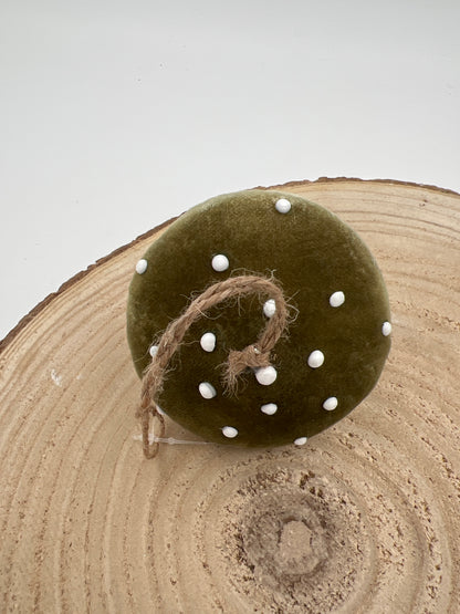 Adorno de seta de terciopelo verde - 9,5 cm