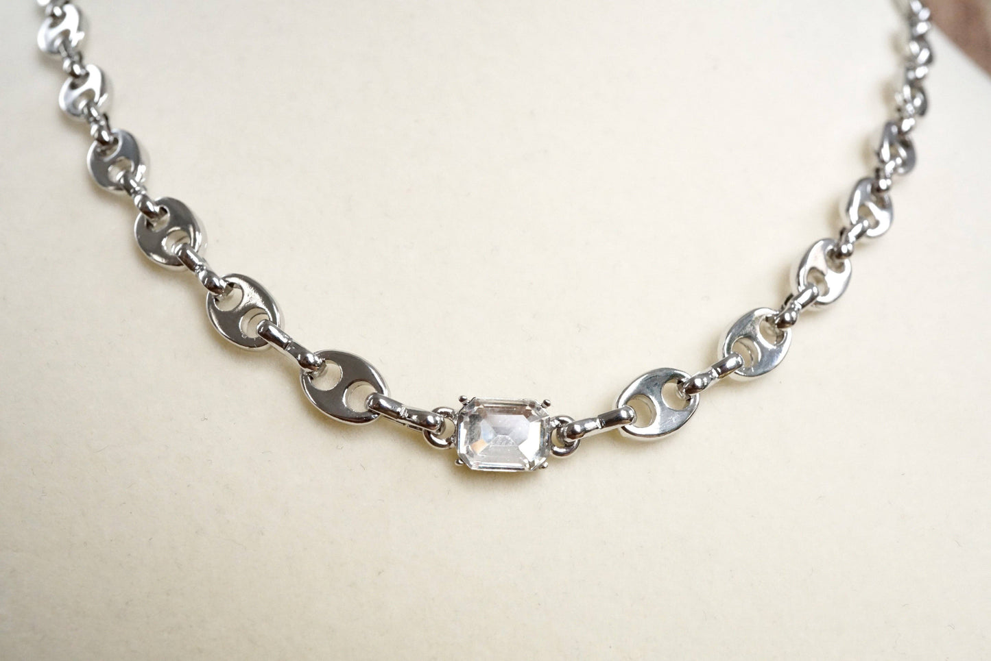 PennyLine inc - Short Anchor Chain Necklace with Emerald-Cut Crystal – Gold or Silver