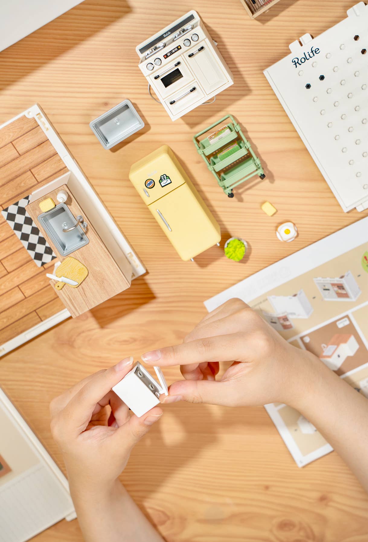 Hands Craft - DIY Miniature House Kit: Happy Meals Kitchen