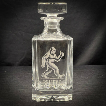 Adirondack Etching LLC - Bigfoot Believe - Decantador de whisky de 750 ml grabado