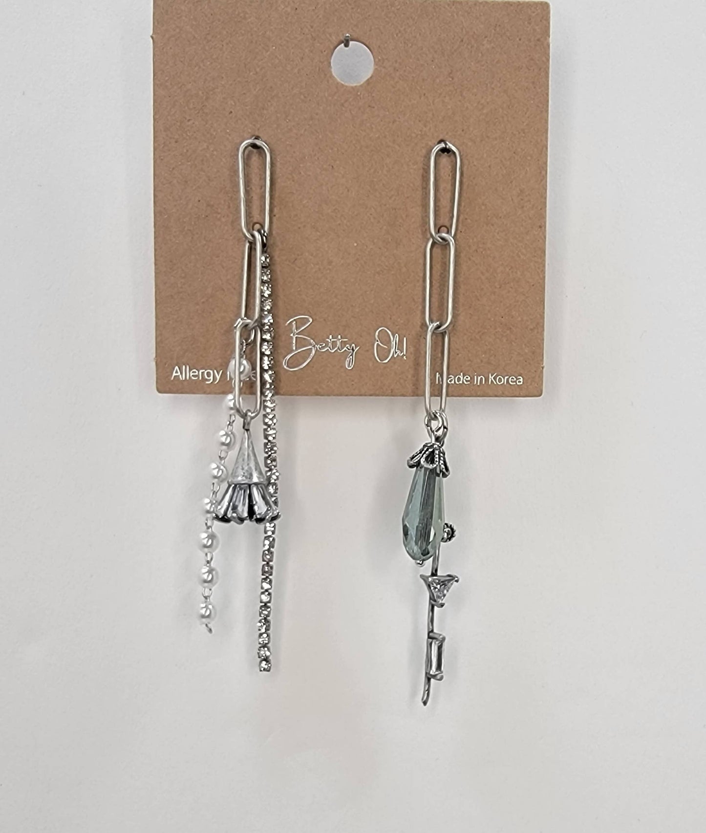 PENDIENTES COLGANTES HECHOS A MANO.