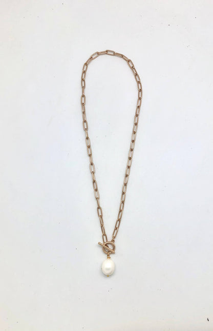 Necklace Matte Gold Paper ClipChain w/Mother of PearlDrop18”