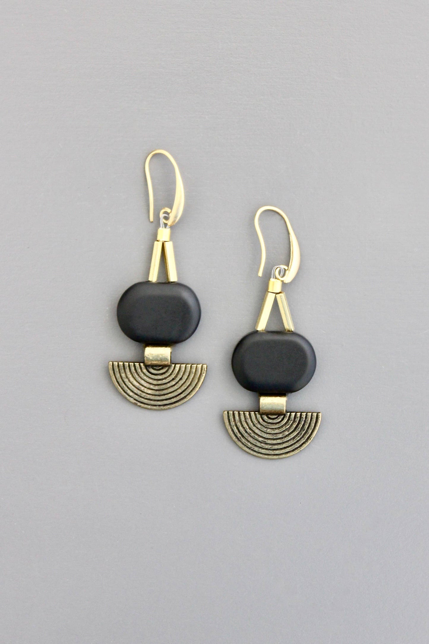 Black agate geometric earrings