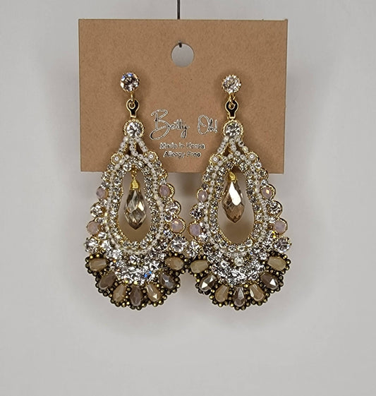 HANDMADE DANGLE EARRINGS.