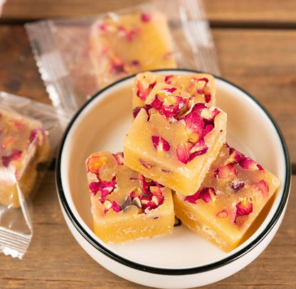 Cubos de azúcar gourmet con miel, flores y frutas.