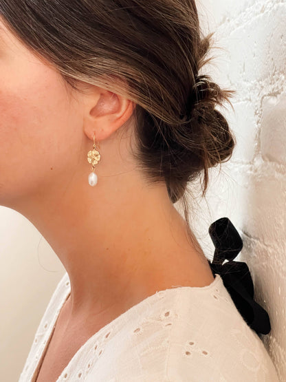 Flower and pearl dangle earrings