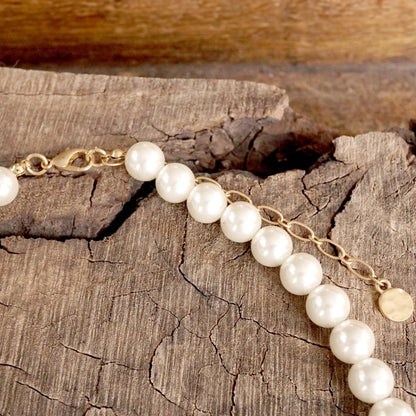 Collar atemporal con perlas de abeja bohemias en oro desgastado