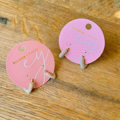 Pendientes de aro con forma de V elegantes.