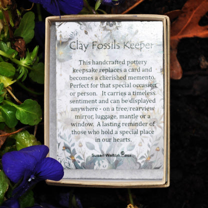 Books carry me away, pottery, ornament, boxed gift, reading,