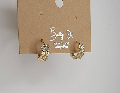 DOUBLE LAYERED CLICKER EARRINGS