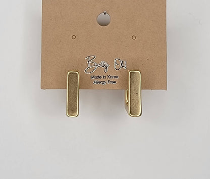 REGTANGLE HOOP EARRINGS