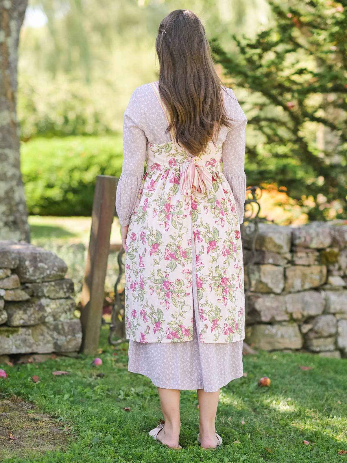 Sweet Pea Ruffle Farmhouse Apron - Rose: Regular