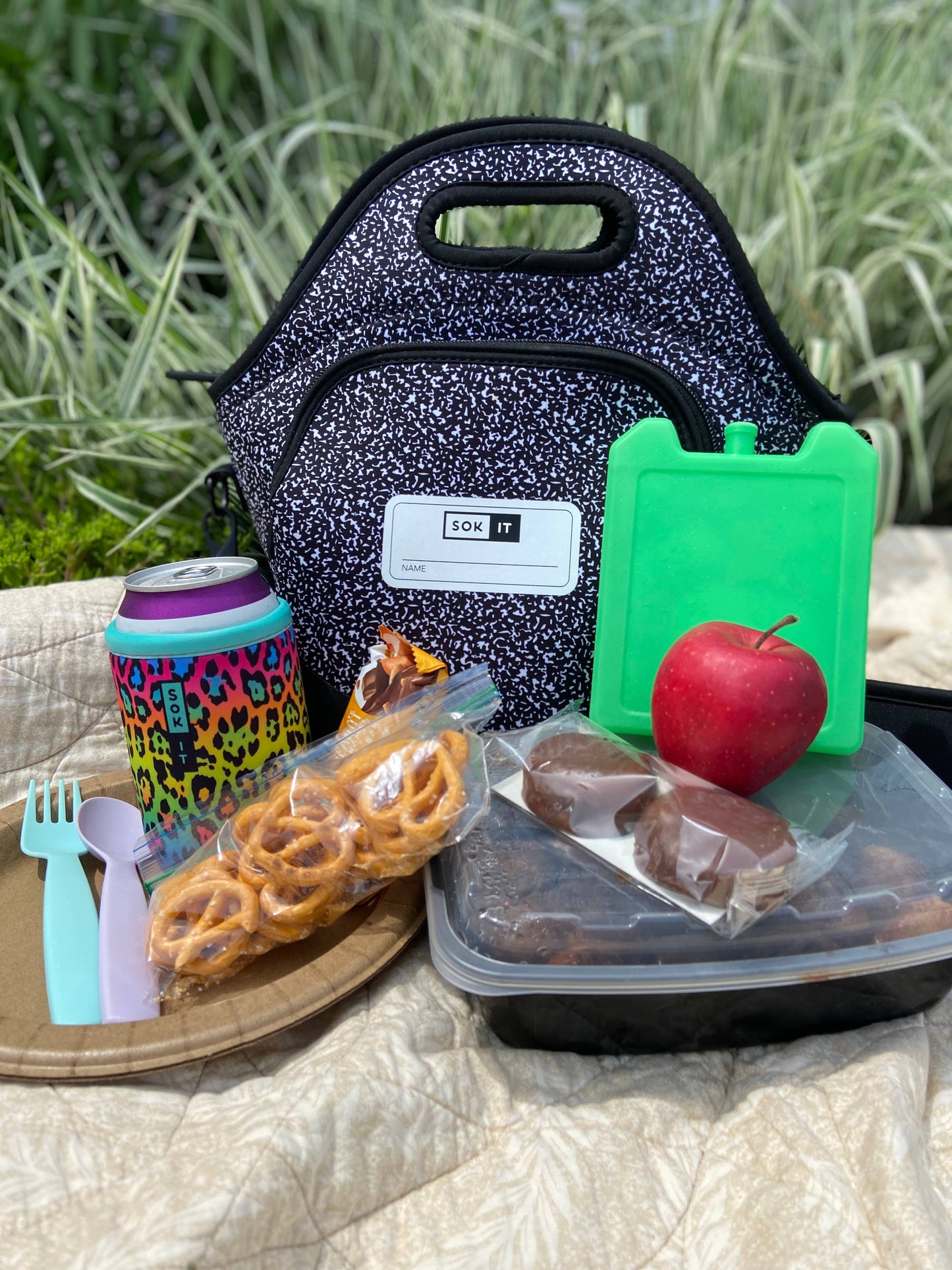 Sok-It - LunchTote XL - Black English Garden Picnic