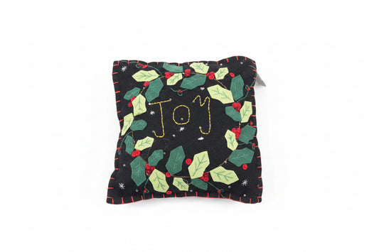 6x6 Black w/ Wreath Joy Pillow