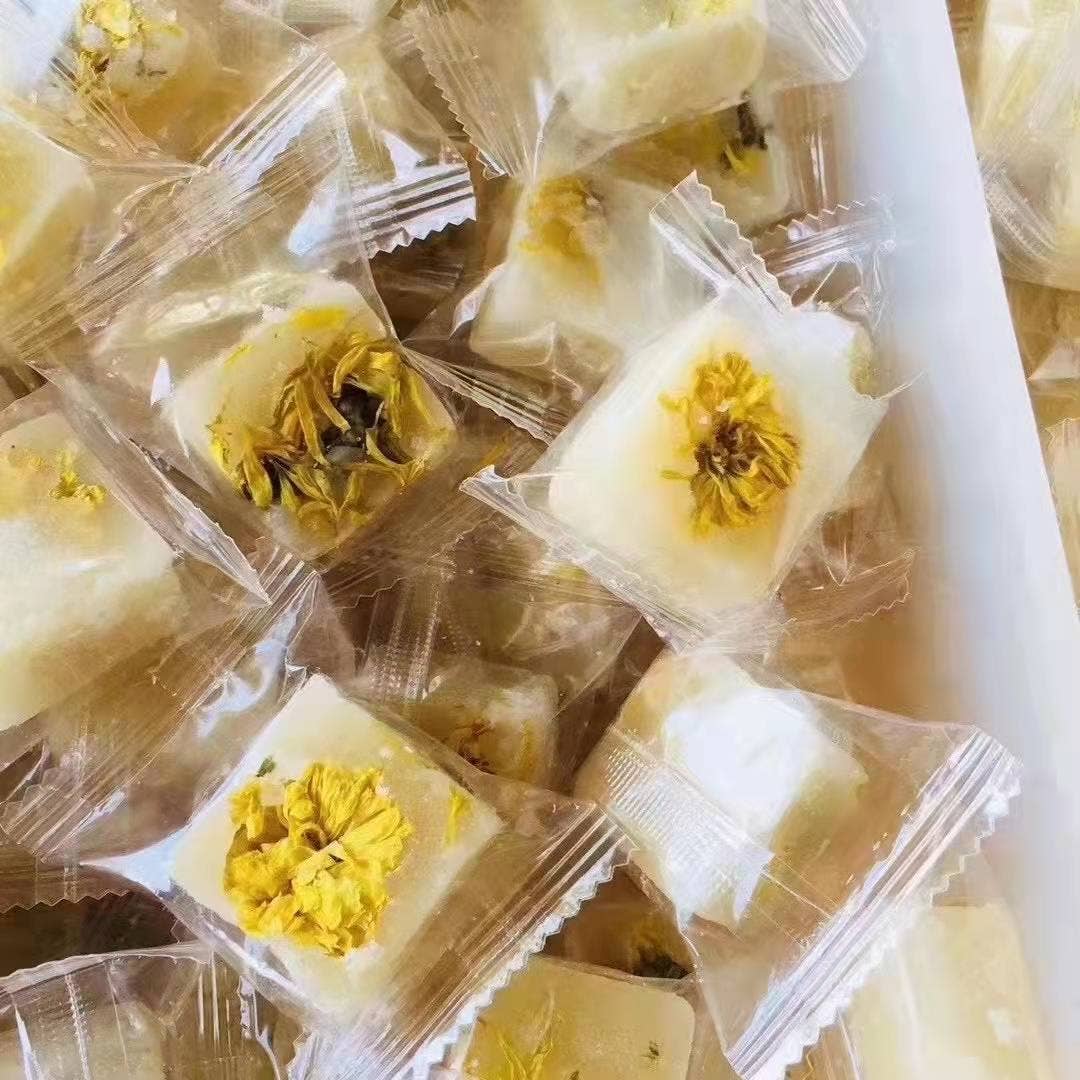 Cubos de azúcar gourmet con miel, flores y frutas.