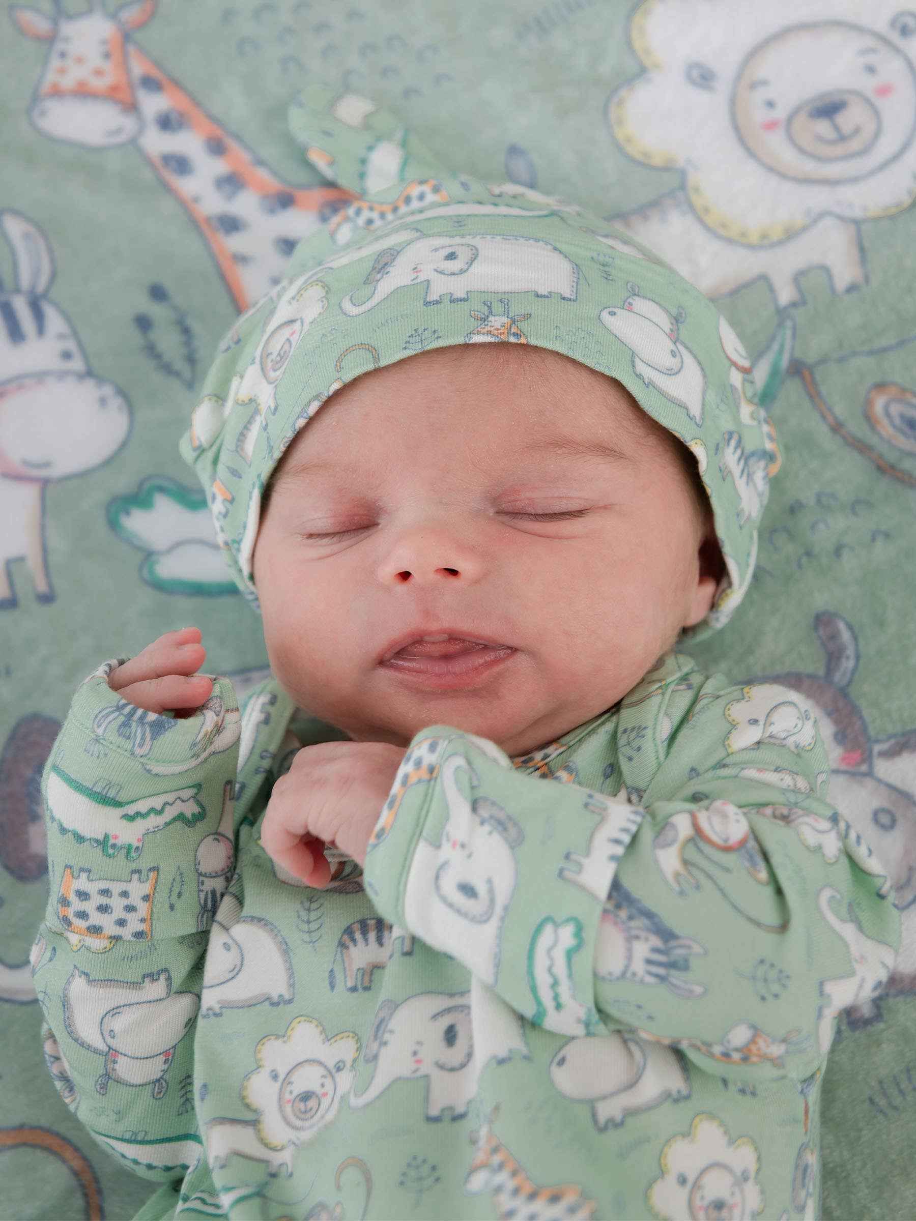 SoftSnooze™ Baby Bamboo Viscose Sage Safari Knotted Sleep Gown & Hat Set: Green / Newborn-3m