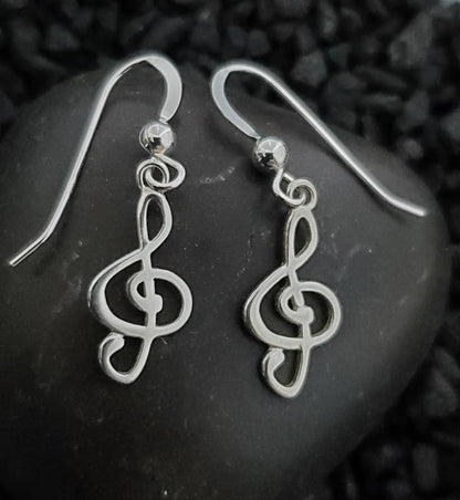 Sosie Designs - Pendientes con clave de sol