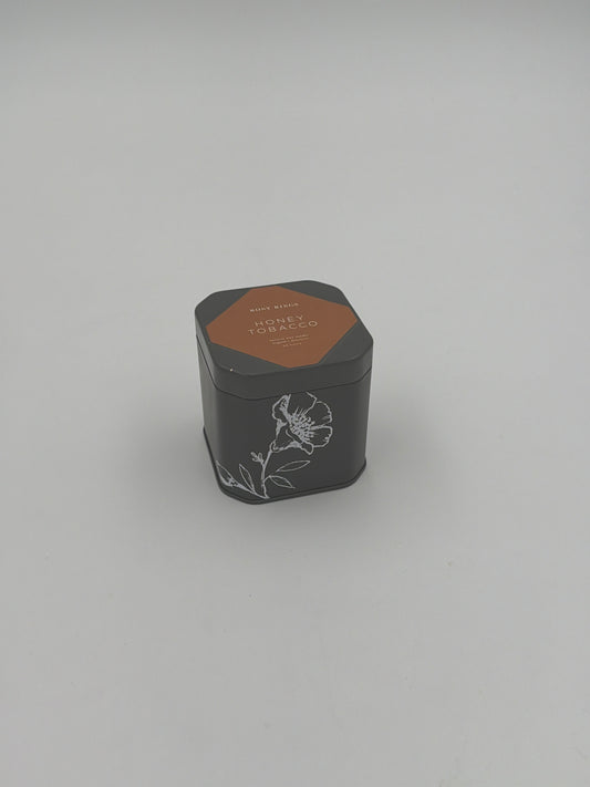 Vela de Lata con Aroma Característico - Miel y Tabaco