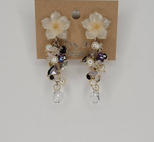 Handmade Dangle Earrings-WHITE FLOWER