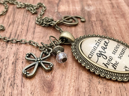 Ivy Barn Designs - Collar con himno "Gracia Asombrosa" (Joyería cristiana)
