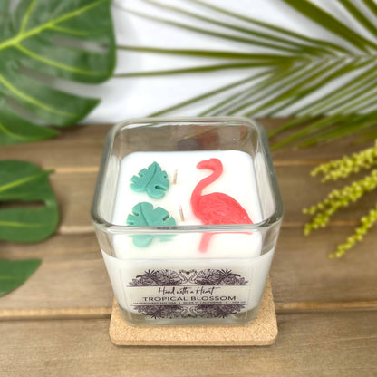 Vela de cera de soja con flores tropicales