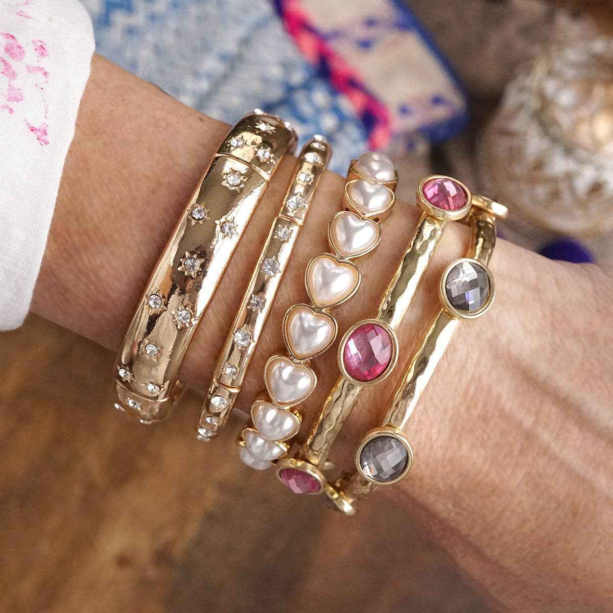 Soft Devotion – Pearlized Puffy Heart Toggle Chain Bracelet in Gold
