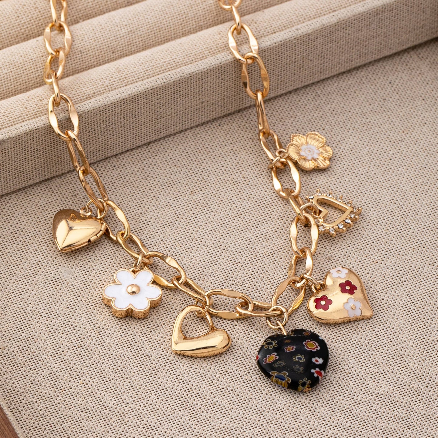 JOSSLYN de wall to wall - COLLAR CON DIJE DE CORAZONES, FLOR Y PIEDRA DE DIAMANTES | 80N92650