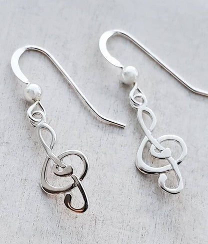 Sosie Designs - Pendientes con clave de sol
