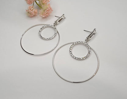 DOUBLE ROUND DANGLE EARRINGS.