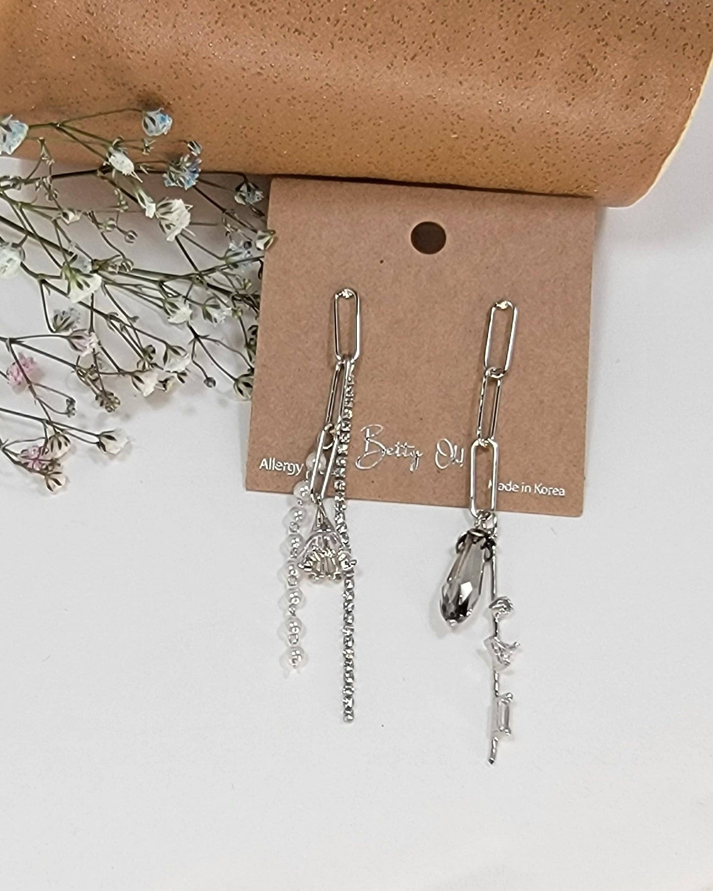 PENDIENTES COLGANTES HECHOS A MANO.