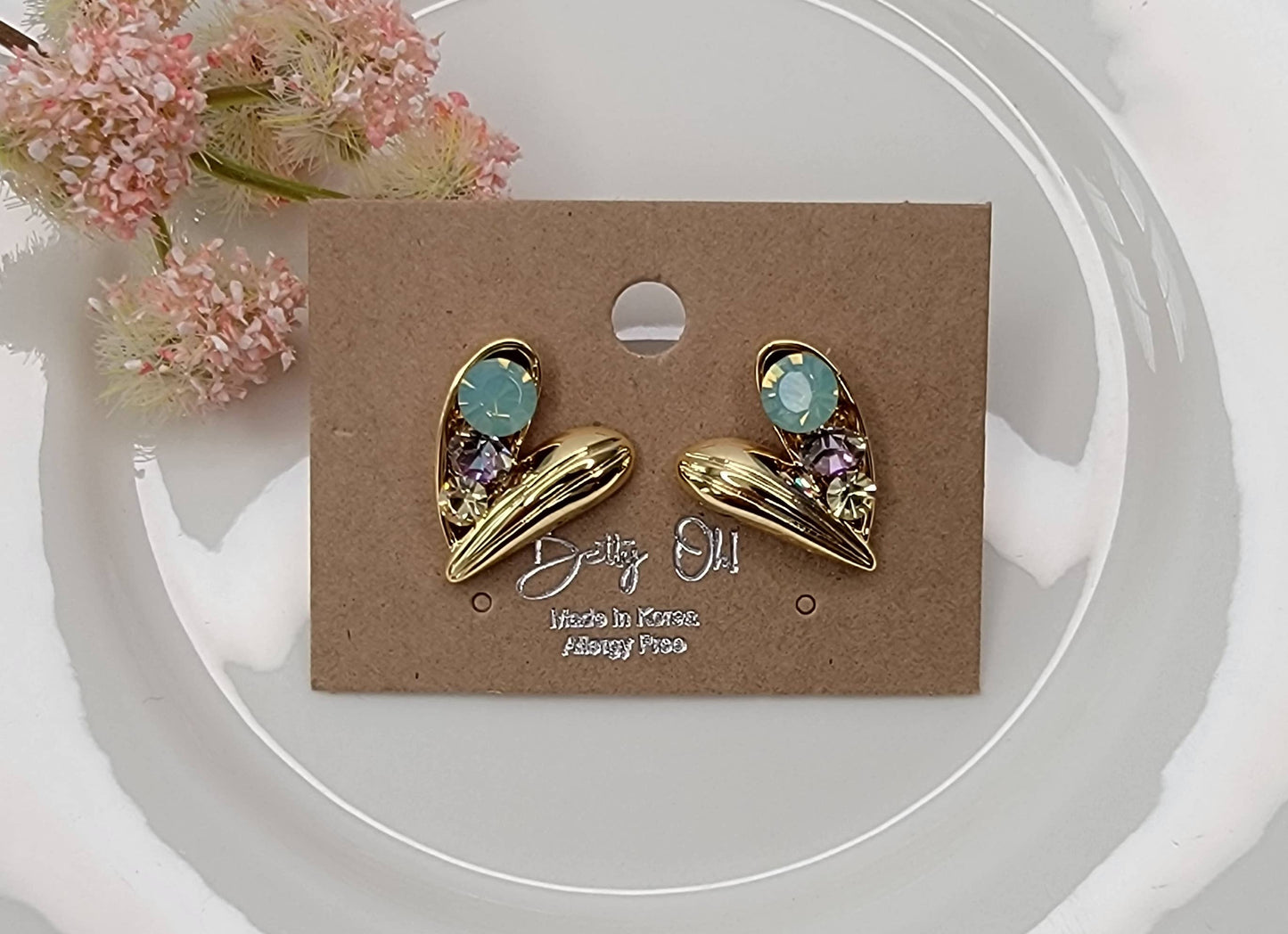 MULTI COLOR STONE HEART SHAPE POST EARRINGS.