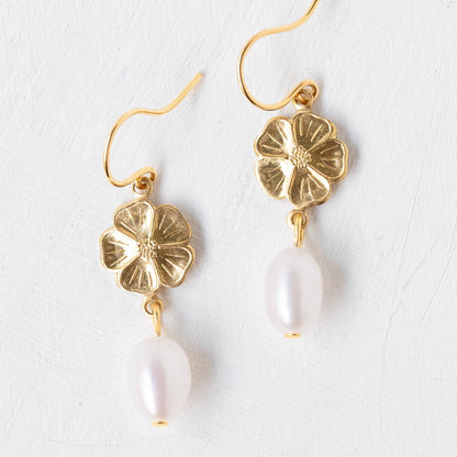 Flower and pearl dangle earrings