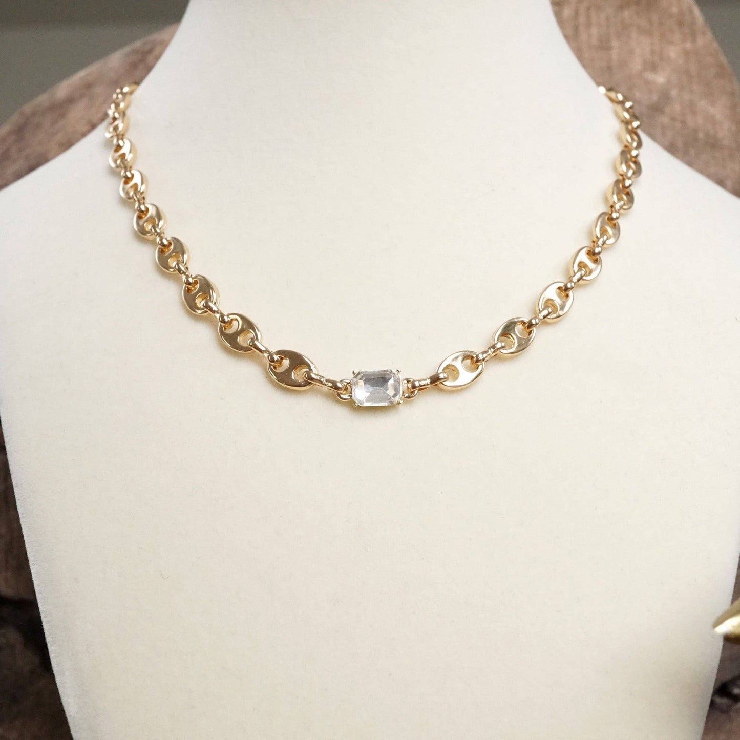PennyLine inc - Short Anchor Chain Necklace with Emerald-Cut Crystal – Gold or Silver