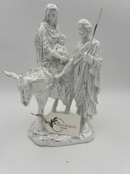 Natividad de José y María montados en burro con brillantina blanca
